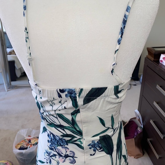 WHITE FLORAL DYNAMITE DRESS - Picture 5 of 8